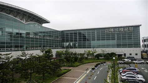 김해국제공항, 바다 위를 걷는 공항의 비밀