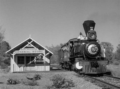  Petticoat Junction! Un treno per il divertimento e una famiglia stravagante nella rurale Hooterville!